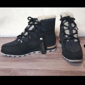 SOREL Sneakerchic Alpine Lace up Wedge Booties Womens 6 Suede Fur Trim